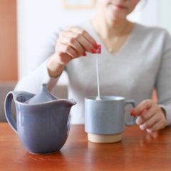 マットな質感とシックな色合いの重ねられるスタッキングマグカップ　ホワイト・グレー・ブラック画像