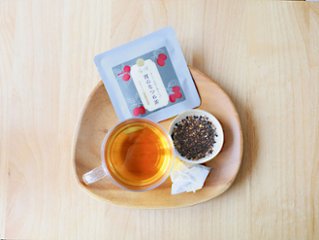 ゆるり宵の4点ギフトBOXセット（宵のなつめ茶・アロマキャンドル・ハーブバスソルト・シルクソックス）画像