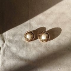 Vintage button earrings画像