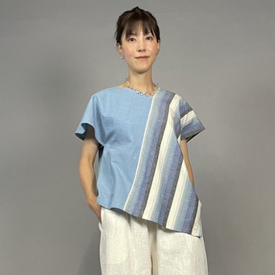 【備後絣・遠州綿紬】タスキ掛けプルオーバー　白富士 × うす藍　の画像