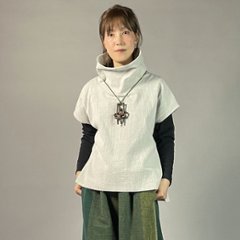 【備後絣】オフタートルベスト　薄墨スラブの画像