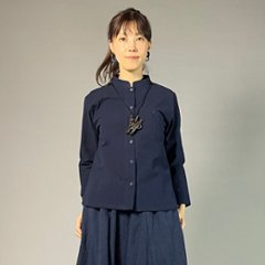 【備後絣】藍染め　スタンドカラー　ペンポケットブラウス　濃紺　無地の画像