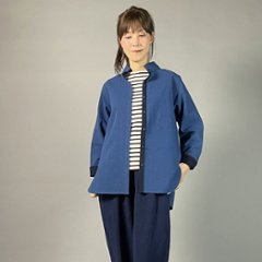 【備後絣】藍染め　台衿付きスタンドカラーブラウス　配色切り替え　中紺　青の画像
