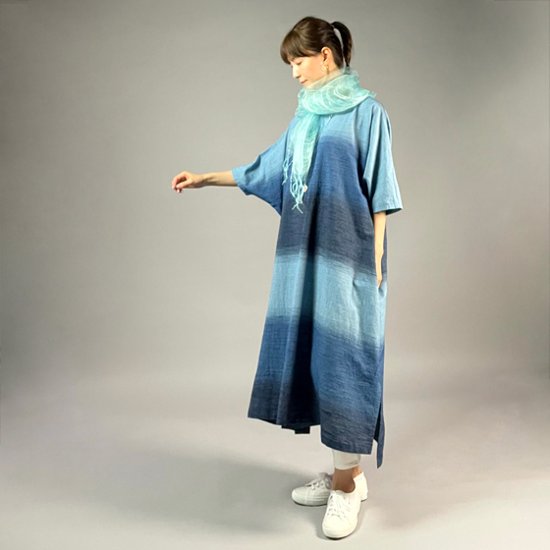 【遠州木綿】藍染め　ワイド・ノーカラーワンピース　藍染段ぼかし　画像