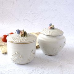 小鳥とお花の壺の画像