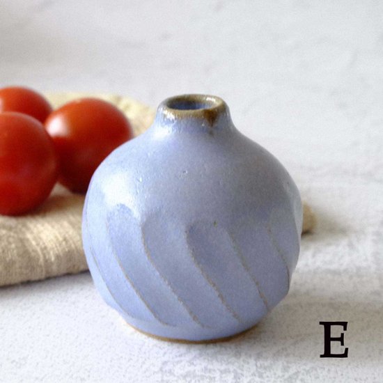 野の花一輪挿し画像