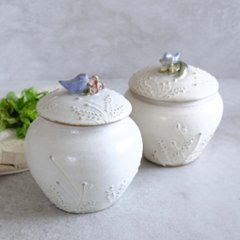 小鳥とお花の壺の画像