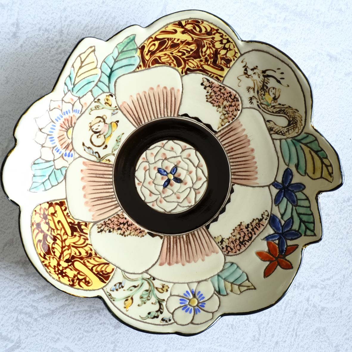 龍と花模様のフラスコ型陶器　箱無し 変形花型皿（唐子と龍）｜創作品モール あるる