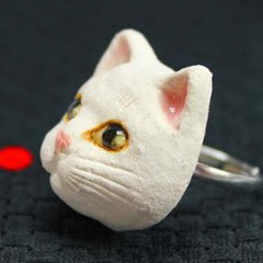 すみ田理恵 作 猫の指輪 白 リング 指輪 猫の焼き物たち 皿や器や招き猫画像