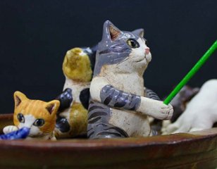 すみ田理恵 作 猫の釣り舟 猫の焼き物たち 皿や器や招き猫画像