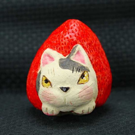 岡村洋子 作 猫かぶり いちご 黒 ねこども 猫の焼き物たち 皿や器や招き猫画像