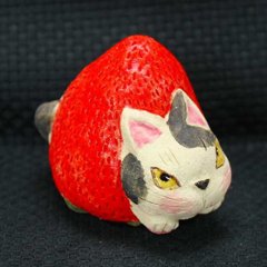 岡村洋子 作 猫かぶり いちご 黒 ねこども 猫の焼き物たち 皿や器や招き猫画像