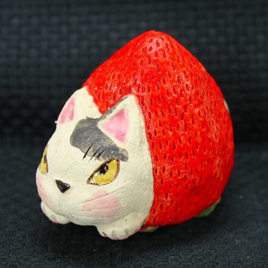 岡村洋子 作 猫かぶり いちご 黒 ねこども 猫の焼き物たち 皿や器や招き猫画像