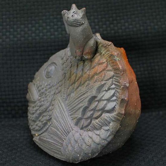 水谷満 作 鯛の花入れ 猫の焼き物たち 皿や器や招き猫画像