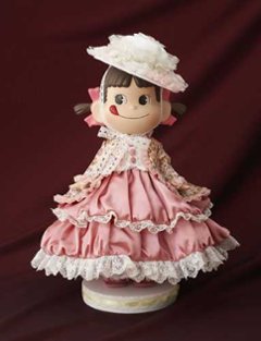 YEAR'Sペコちゃんドール 2012年版 ビスクドール 不二家 ペコちゃん ポコちゃん ペコポコ ミルキーの画像