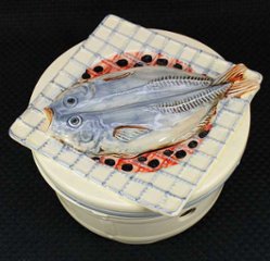 蚊取り線香入れ　アジの開き　蚊遣器画像