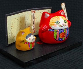 福招き猫だるま　河辺花衣 作画像