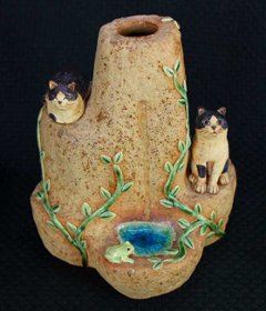 すみ田理恵 作 猫とかえるの一輪挿し 猫の焼き物たち 皿や器や招き猫画像