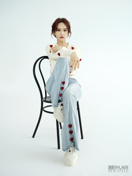 雑誌/ 瑞麗伊人風尚雜志 2022年8月 中国版　楊丞琳（レイニー・ヤン）：表紙！記事掲載！Rayli Her Style ef　中国雑誌画像