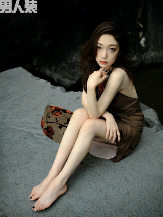 雑誌/ 男人裝 2022年9月第221期 中国版　希林娜依高（Curley G/カーリー・ガオ）：表紙！記事掲載！ FHM　中国雑誌画像
