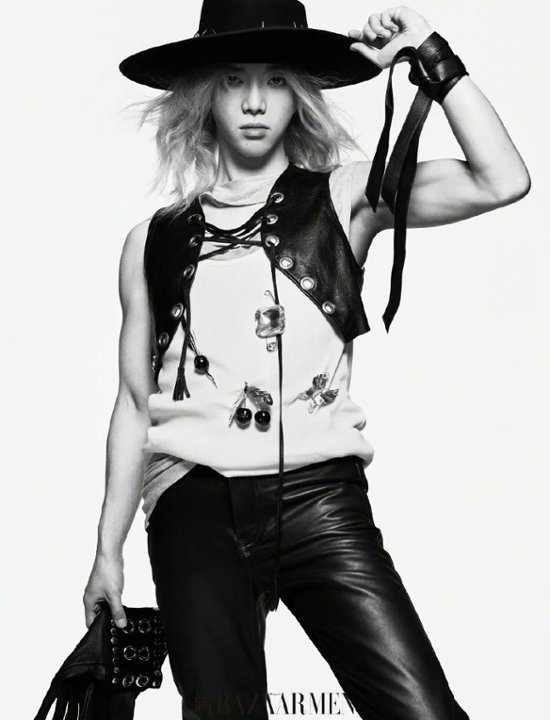 雑誌/ 芭莎男士 2022年10月 中国版　華晨宇（フア・チェンユー）：表紙！記事掲載！ Harper’s BAZAAR MEN STYLE ハーパーズバザー メンスタイル　中国雑誌画像