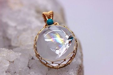 ＜完売＞虹入り クリスタルクォーツ（天然水晶）ペンダントトップ 天然石 パワーストーン画像