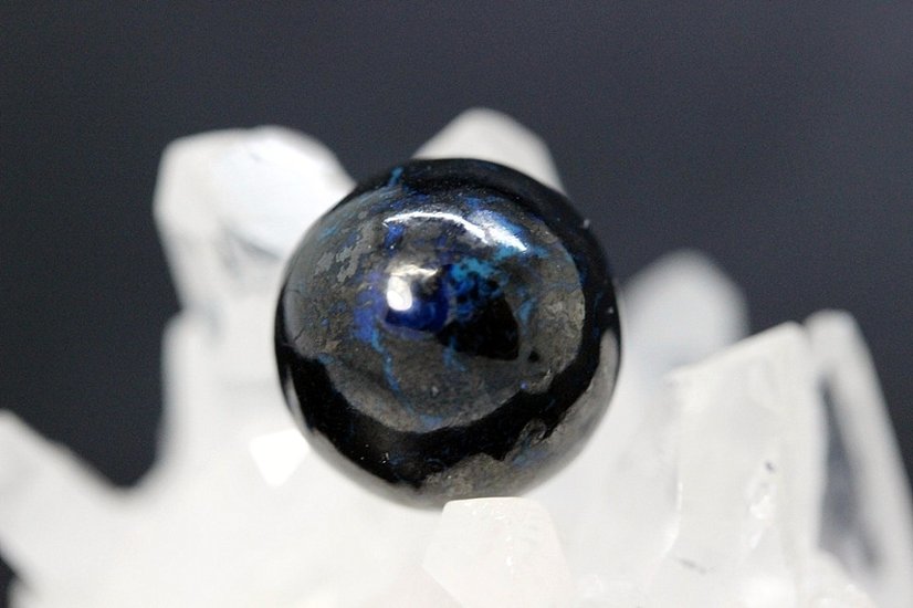 ＜完売＞邪気を砕き、運命を切り拓く――神鋼の守護石 アイアンクリソコラ ヘマタイト共生 粒売り 約12.5mm 天然石パワーストーン通販 ジュ・オーヴ画像