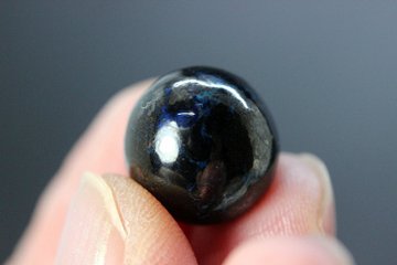 ＜完売＞邪気を砕き、運命を切り拓く――神鋼の守護石 アイアンクリソコラ ヘマタイト共生 粒売り 約12.5mm 天然石パワーストーン通販 ジュ・オーヴ画像