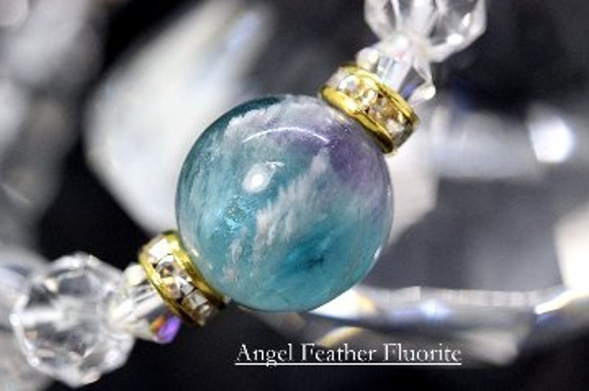 天使の羽が舞う癒しの光 エンジェルフェザーフローライト＆水晶ブレスレット｜ヒーリング・スピリチュアル・直感力アップ 天然石パワーストーン通販 ジュ・オーヴ画像