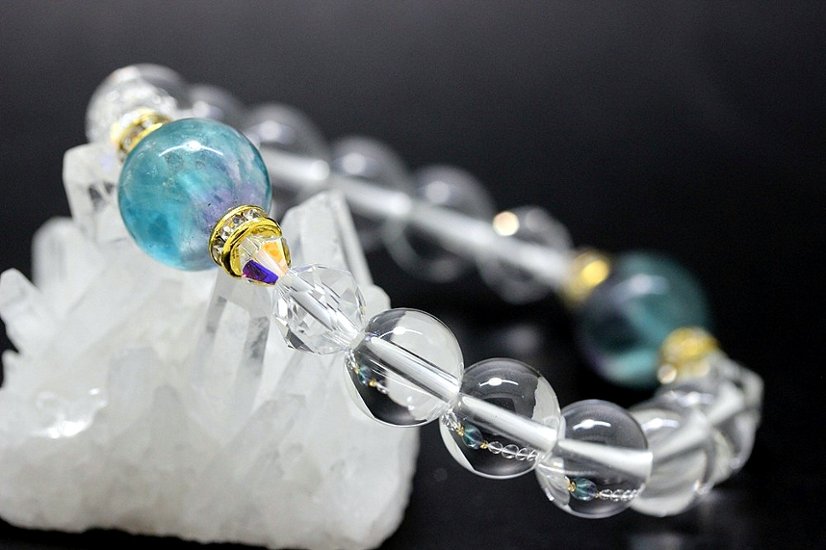 天使の羽が舞う癒しの光 エンジェルフェザーフローライト＆水晶ブレスレット｜ヒーリング・スピリチュアル・直感力アップ 天然石パワーストーン通販 ジュ・オーヴ画像