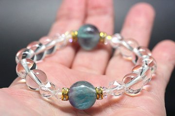 天使の羽が舞う癒しの光 エンジェルフェザーフローライト＆水晶ブレスレット｜ヒーリング・スピリチュアル・直感力アップ 天然石パワーストーン通販 ジュ・オーヴ画像