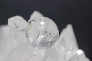 黄金の運命を呼び覚ます マーカサイトインクォーツ 粒売り 約12mm｜天然石パワーストーン通販 ジュ・オーヴ画像