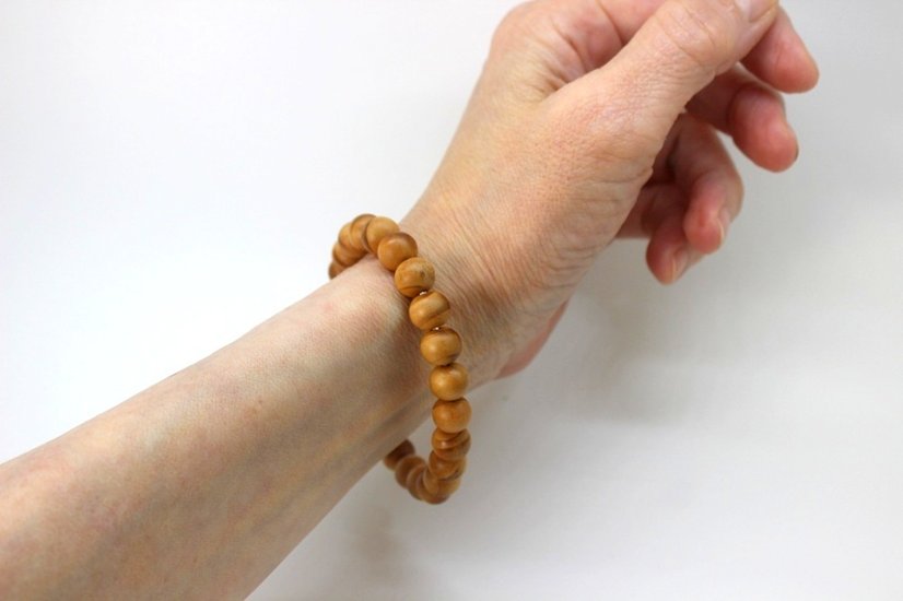 ヒマラヤ杉 健康 癒し 魔除けブレスレット 約9-9.5mm｜天然石パワーストーン通販 ジュ・オーヴ画像
