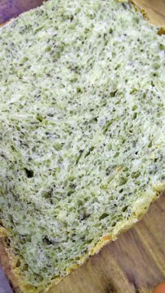 お米入り食パン　モロヘイヤ＆カシューナッツ画像