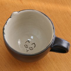 猫さん型和食器＜猫さん型 マグカップ・黒＞画像