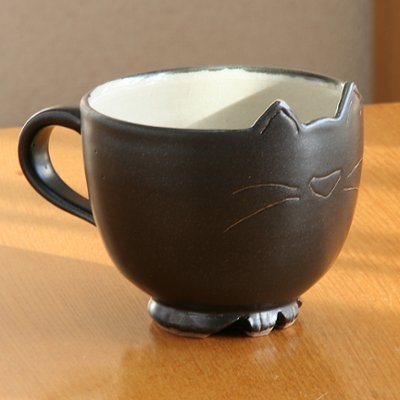 猫さん型和食器＜猫さん型 マグカップ・黒＞の画像