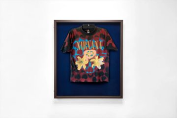 【メーカー直送品】アルナ 前開き式ユニフォームケース UVカットアクリル仕様 ユニフォーム・Tシャツ用額画像