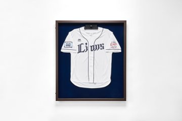 【メーカー直送品】アルナ 前開き式ユニフォームケース UVカットアクリル仕様 ユニフォーム・Tシャツ用額画像
