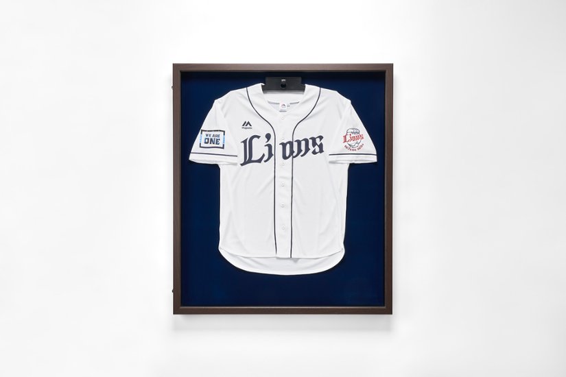 【メーカー直送品】アルナ 前開き式ユニフォームケース UVカットアクリル仕様 ユニフォーム・Tシャツ用額画像