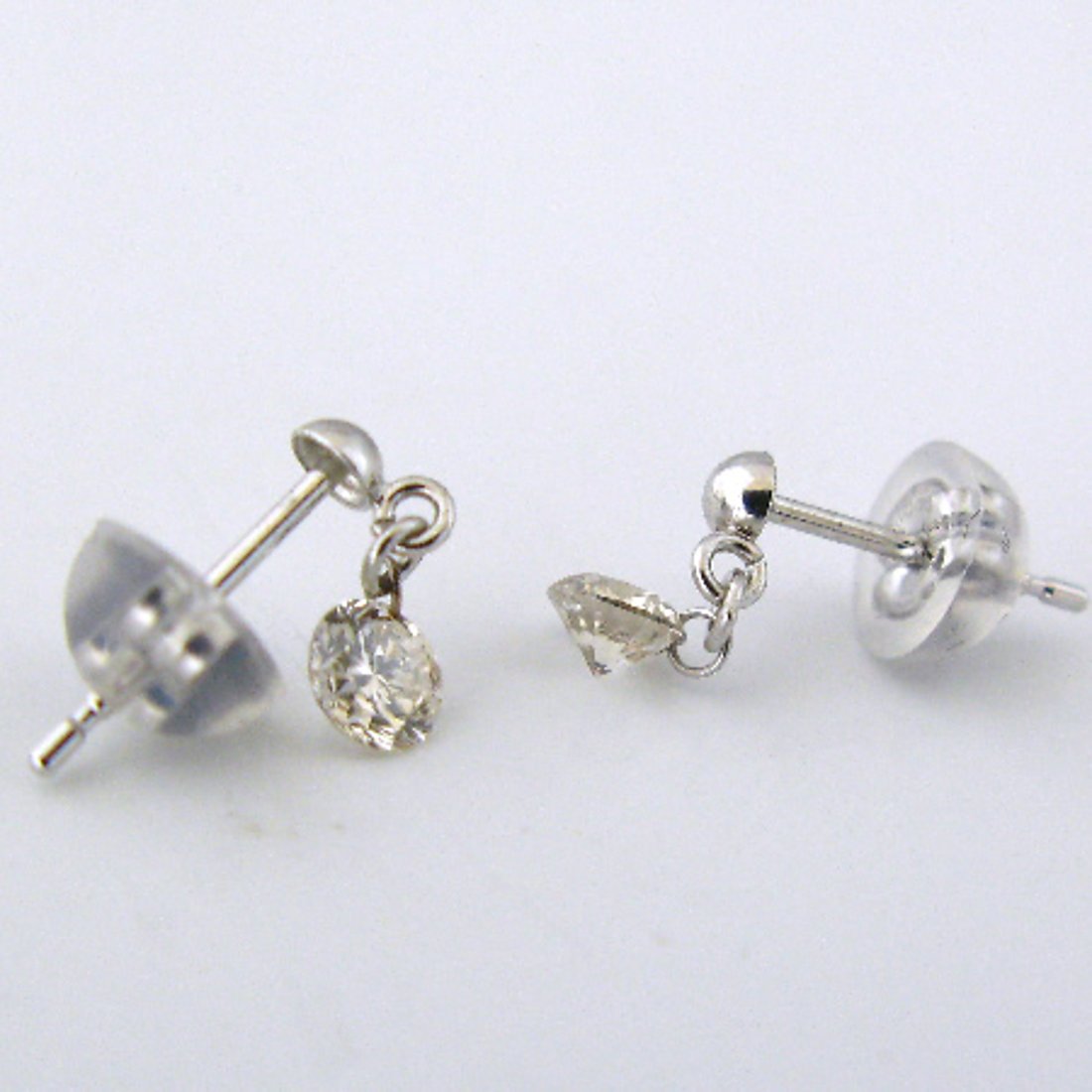 レーザーホール】揺れる一粒ダイヤモンドピアス 0.3ct/K18WG 