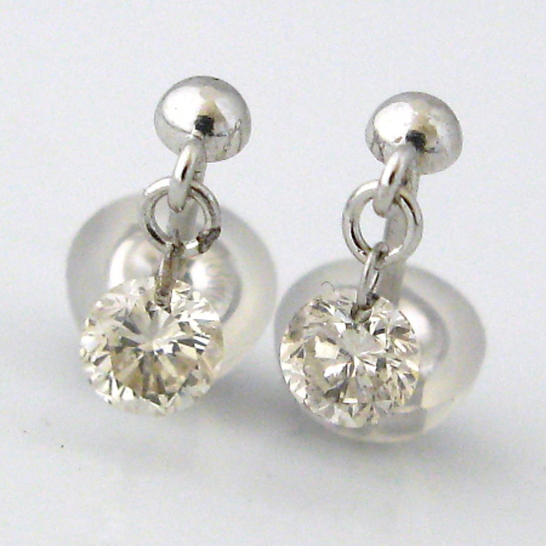 レーザーホール】揺れる一粒ダイヤモンドピアス 0.3ct/K18WG 
