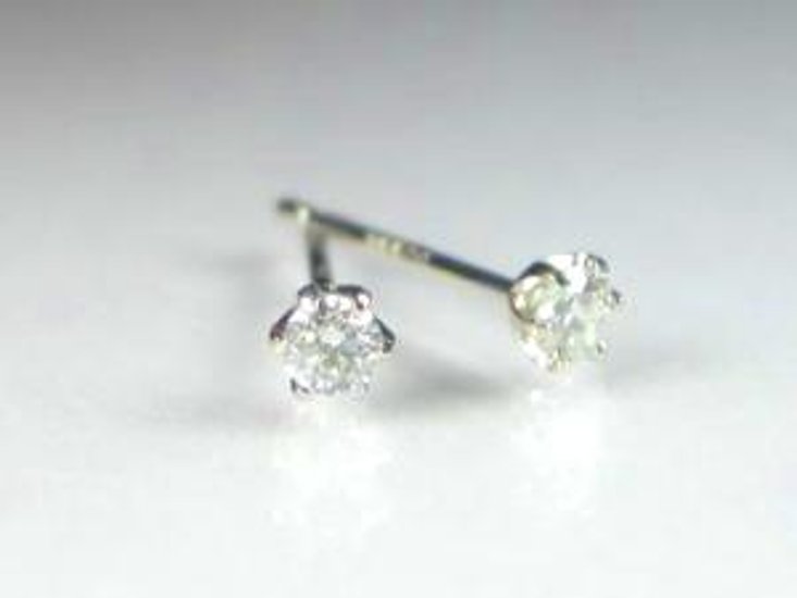 【Platinum　Pierce】天然ダイヤモンドピアス合計 0.1ｃｔ/Pt900（プラチナ）   天然ダイヤピアス　４月誕生石画像