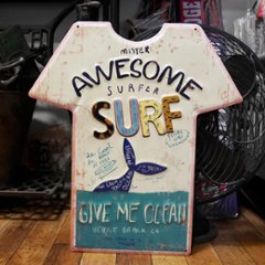 エンボス プレート Awesome Surf Tシャツ型ブリキ看板　ハワイアン　サーフィング　アメリカン雑貨の画像