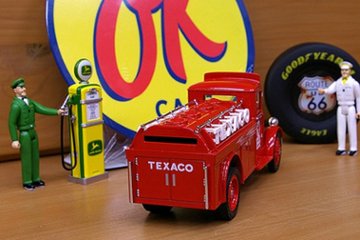 テキサコ オイル ダイキャストミニカー 1943 TEXACO 1/34サイズ T-23 GMC タンカー レッド 貯金箱 アメリカン雑貨画像