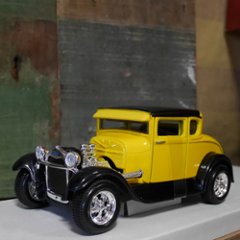 フォードモデル A イエロー 1929 Maisto 1/24 Ford Model レトロミニカー  アメリカン雑貨の画像