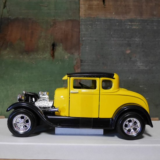 フォードモデル A イエロー 1929 Maisto 1/24 Ford Model レトロミニカー  アメリカン雑貨画像