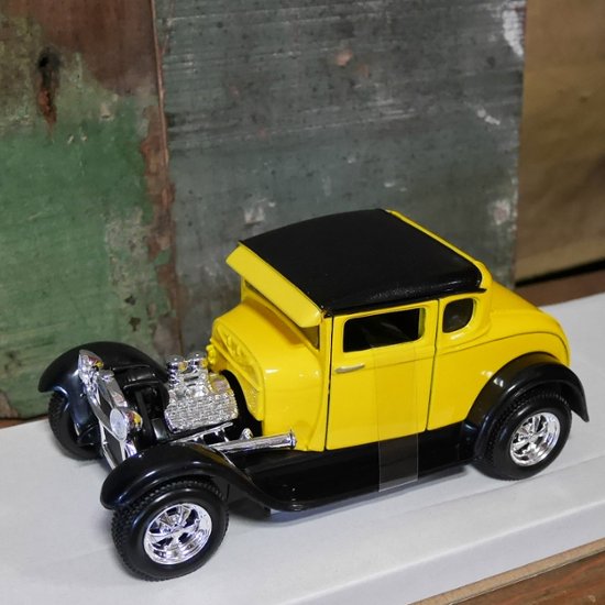 フォードモデル A イエロー 1929 Maisto 1/24 Ford Model レトロミニカー  アメリカン雑貨画像