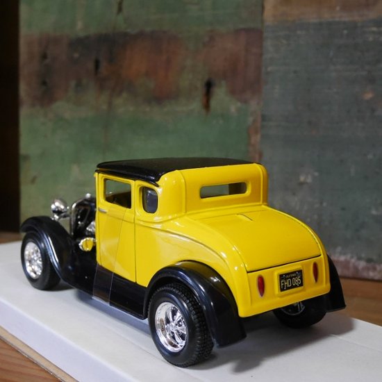 フォードモデル A イエロー 1929 Maisto 1/24 Ford Model レトロミニカー  アメリカン雑貨画像