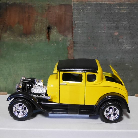 フォードモデル A イエロー 1929 Maisto 1/24 Ford Model レトロミニカー  アメリカン雑貨画像