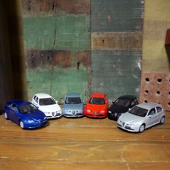 アルファロメオ ミニカー Alfa 147 GTR KiNSMART 1/32 レトロミニカー アメリカン雑貨の画像